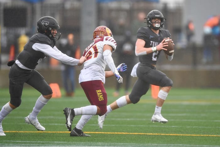 Tualatin.Central-Catholic.6A-football-final.Leon-Neuschwander.58